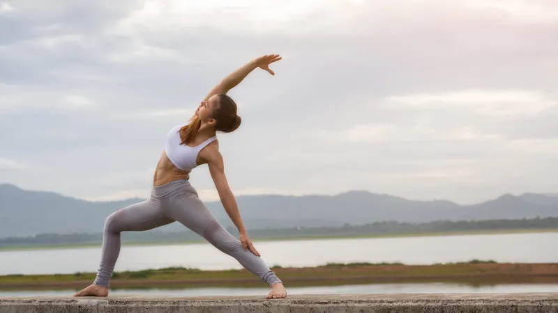 Découvrez le véritable sens du yoga, bien au-delà des postures.
